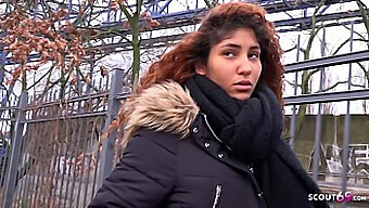 Stor Pik Og Brutal Sex Med En Forførende Latina-Teenager På En Pickup-Casting