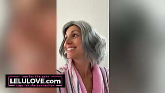 ¡caliente Striptease De Lelu Love Y Sesión De Selfie Especular Íntima Con La Abuela! Me Encantaría Follar Con Peluca Y Calentamientos Vocales