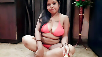 Modelos En Bikini Y Panty Muestran Sus Curvas