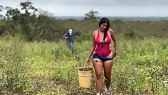 Madrasta Safada Em Traje De Halloween Fica Safada Neste Vídeo Caseiro Real