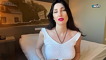 Cunoașterea Mamei Mature Sexy A Iubitei Mele De Aproape