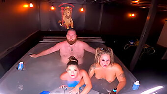 Kendra Heart E Misty Meaner Em Um Trio Quente Na Banheira De Hidromassagem Com Sua Esposa Excitada