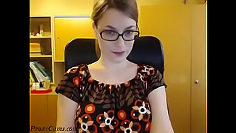 Nerdy Girl In Glasses Goes Nude On Webcam - Proxycams.Com