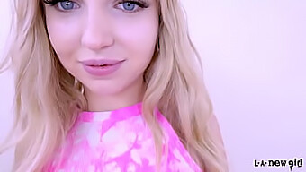 Blonder Teen Gibt In Casting Video Einen Schlampigen Blowjob