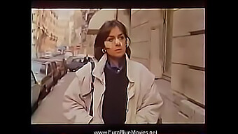 Sânii Mari Și Erotismul Francez Într-Un Film Complet Din 1985