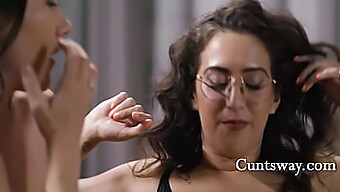 Chuyên Gia Kama Sutra Thích Quan Hệ Tình Dục Bằng Miệng Và Giao Hợp Với Nhiều Phụ Nữ