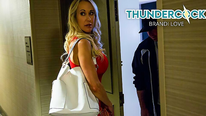 Brandi Love Da Una Mamada Impresionante Y Traga Semen En Este Video. ¡no Te Pierdas Esta Escena Caliente!