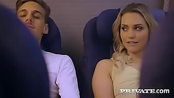 Fantastisk Blowjob Fra Mia Malkova På Et Privat Fly